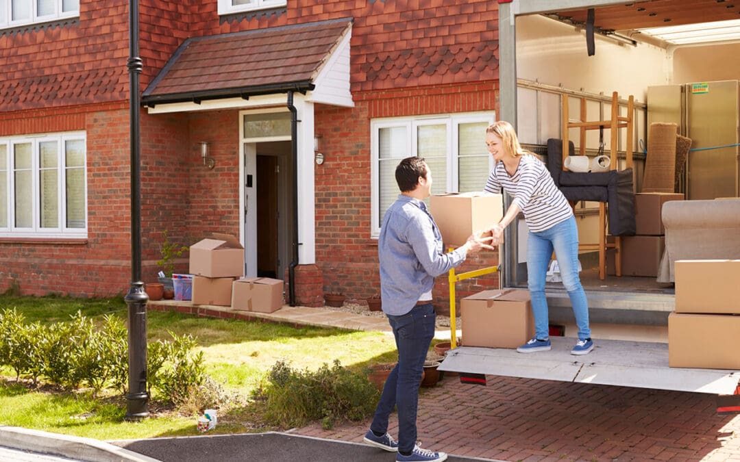 Pack Smart, Spend Less: The Complete Guide to Moving on a Budget